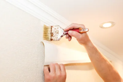 Pose de papier peint à Lanta — revêtements muraux et toiles de verre
